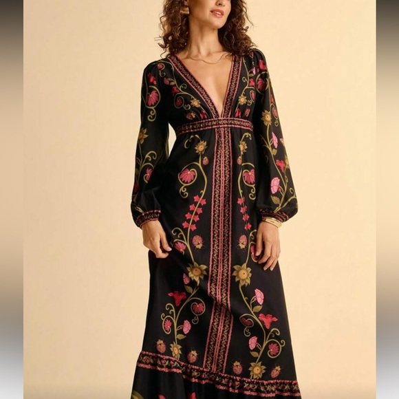 Elegant Black Floral Maxi Dress - Picture 7 of 7